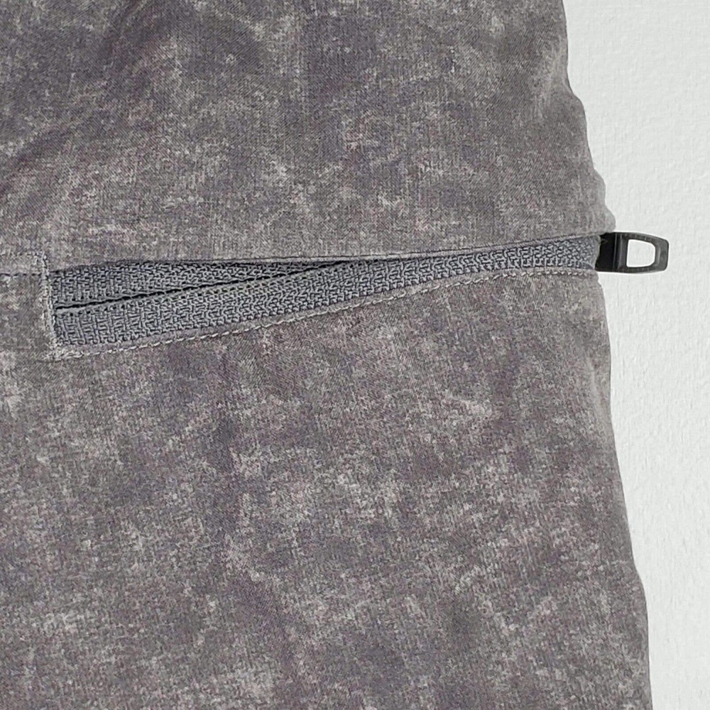 Lululemon Active 10” Shorts Men's Small Gray Zipper Pockets Logo Stretch Waist - Picture 5 of 8